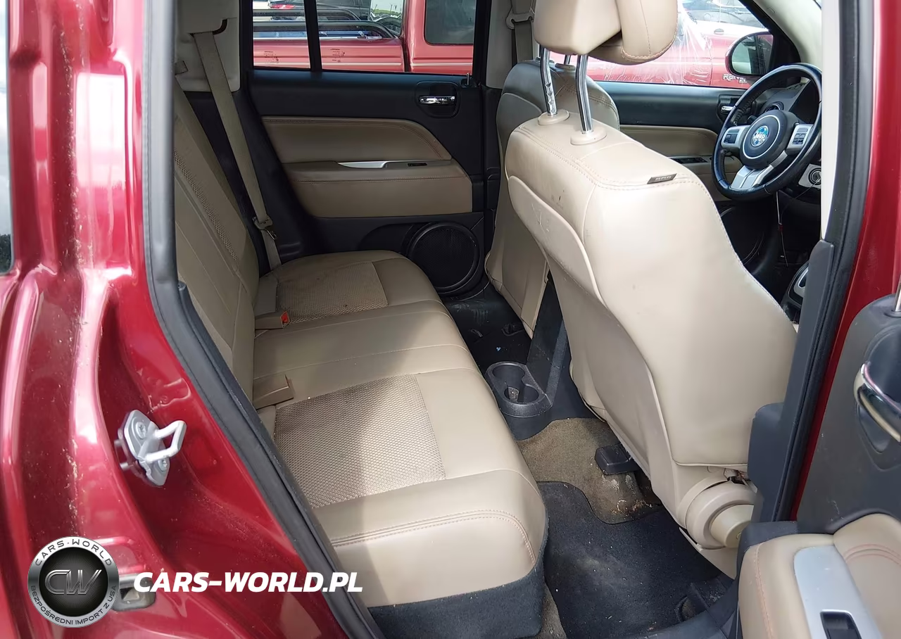 2016 Jeep Compass Latitude VIN:1C4NJCEAXGD789735 - 8