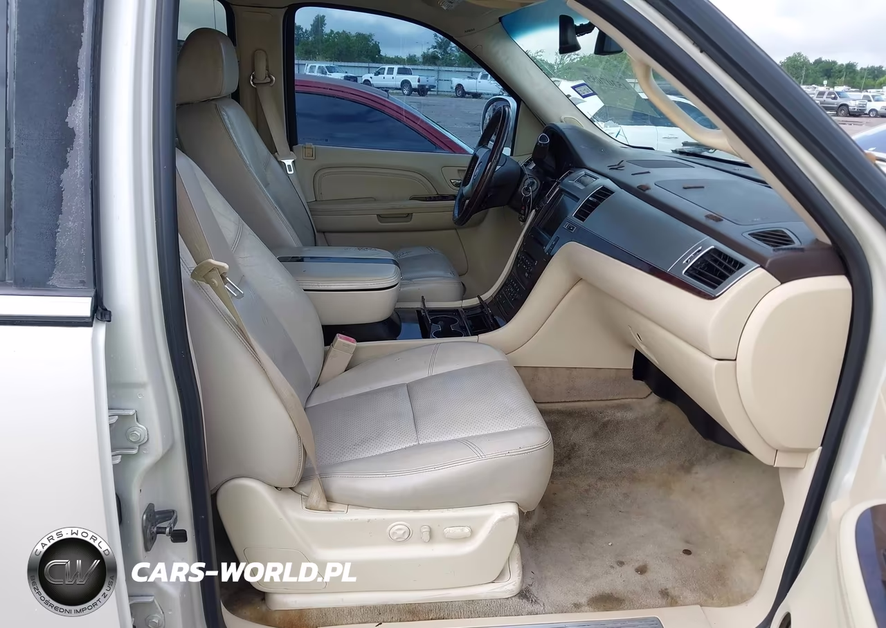 2008 Cadillac Escalade Standard VIN:1GYEC63898R235645 - 5