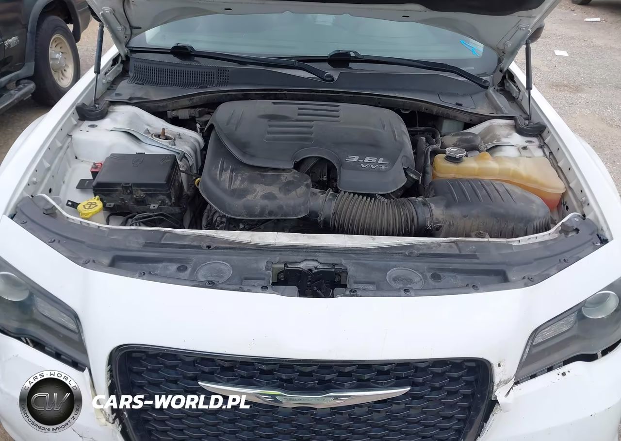 2018 Chrysler 300 Touring VIN:2C3CCAAG4JH291884 - 10
