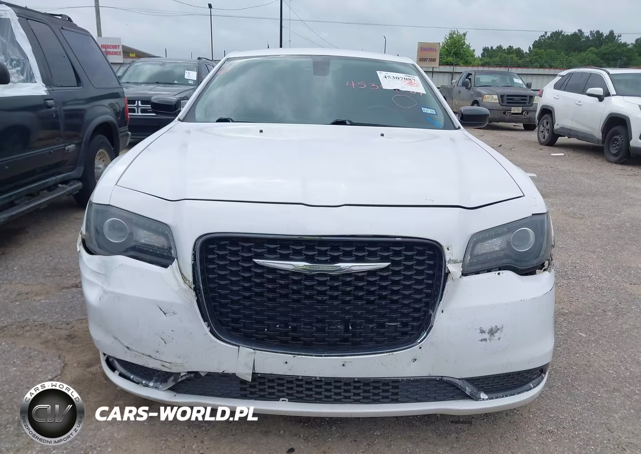 2018 Chrysler 300 Touring VIN:2C3CCAAG4JH291884 - 12