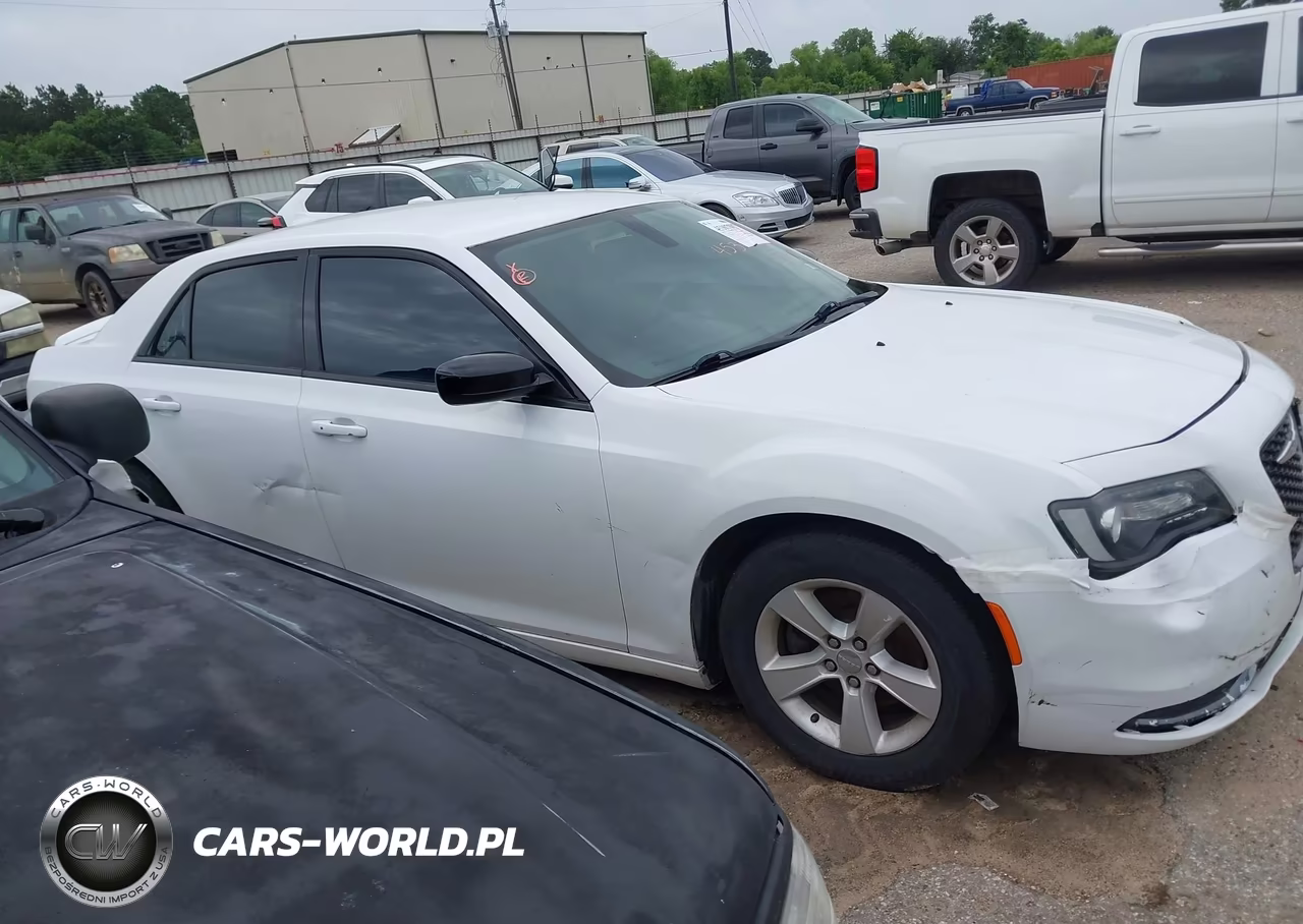 2018 Chrysler 300 Touring VIN:2C3CCAAG4JH291884 - 13