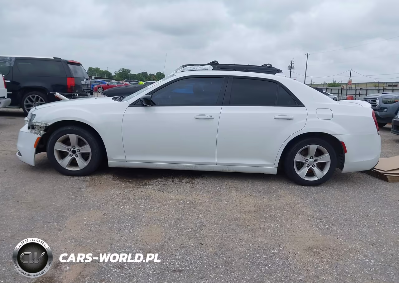 2018 Chrysler 300 Touring VIN:2C3CCAAG4JH291884 - 14