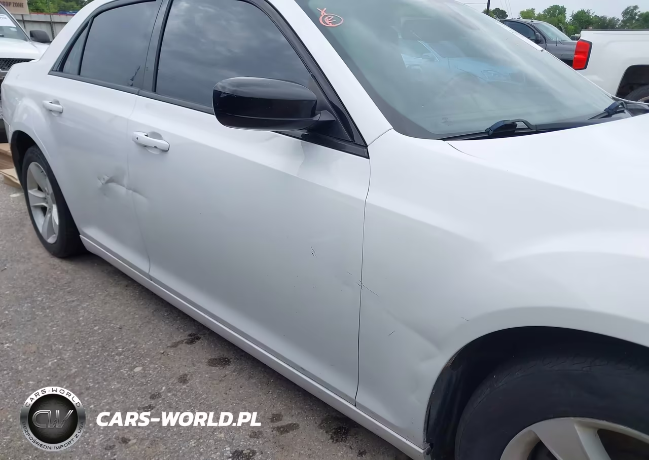 2018 Chrysler 300 Touring VIN:2C3CCAAG4JH291884 - 18