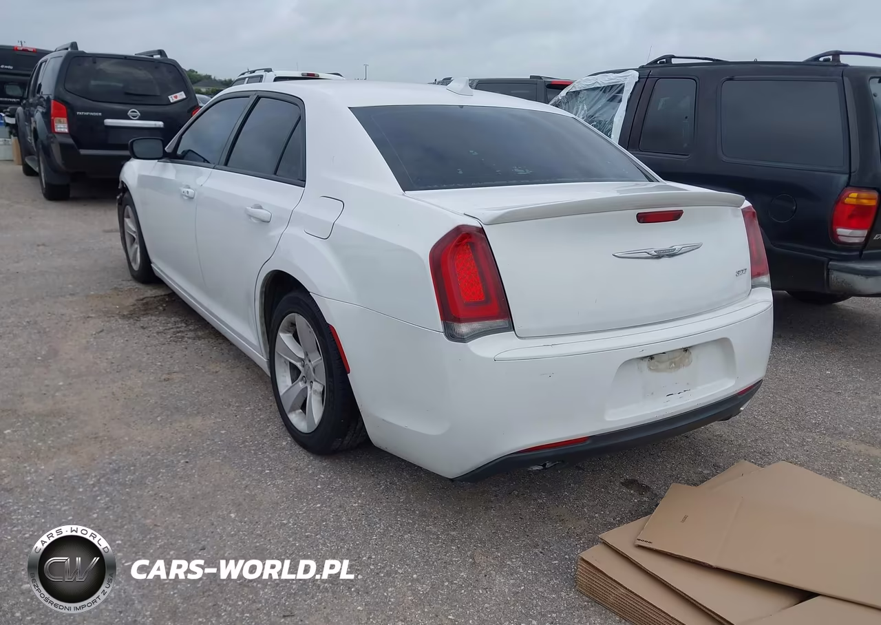 2018 Chrysler 300 Touring VIN:2C3CCAAG4JH291884 - 3
