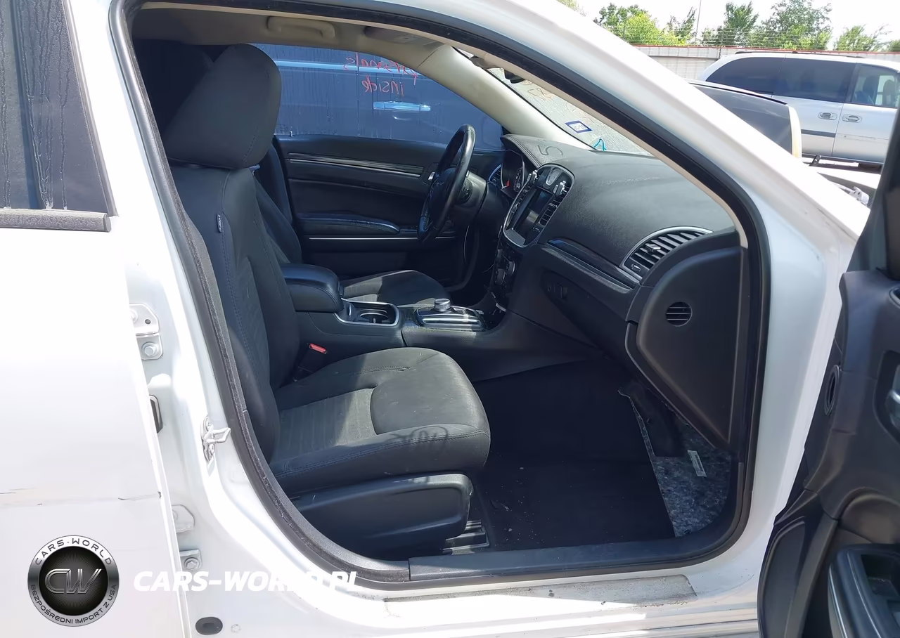 2018 Chrysler 300 Touring VIN:2C3CCAAG4JH291884 - 5