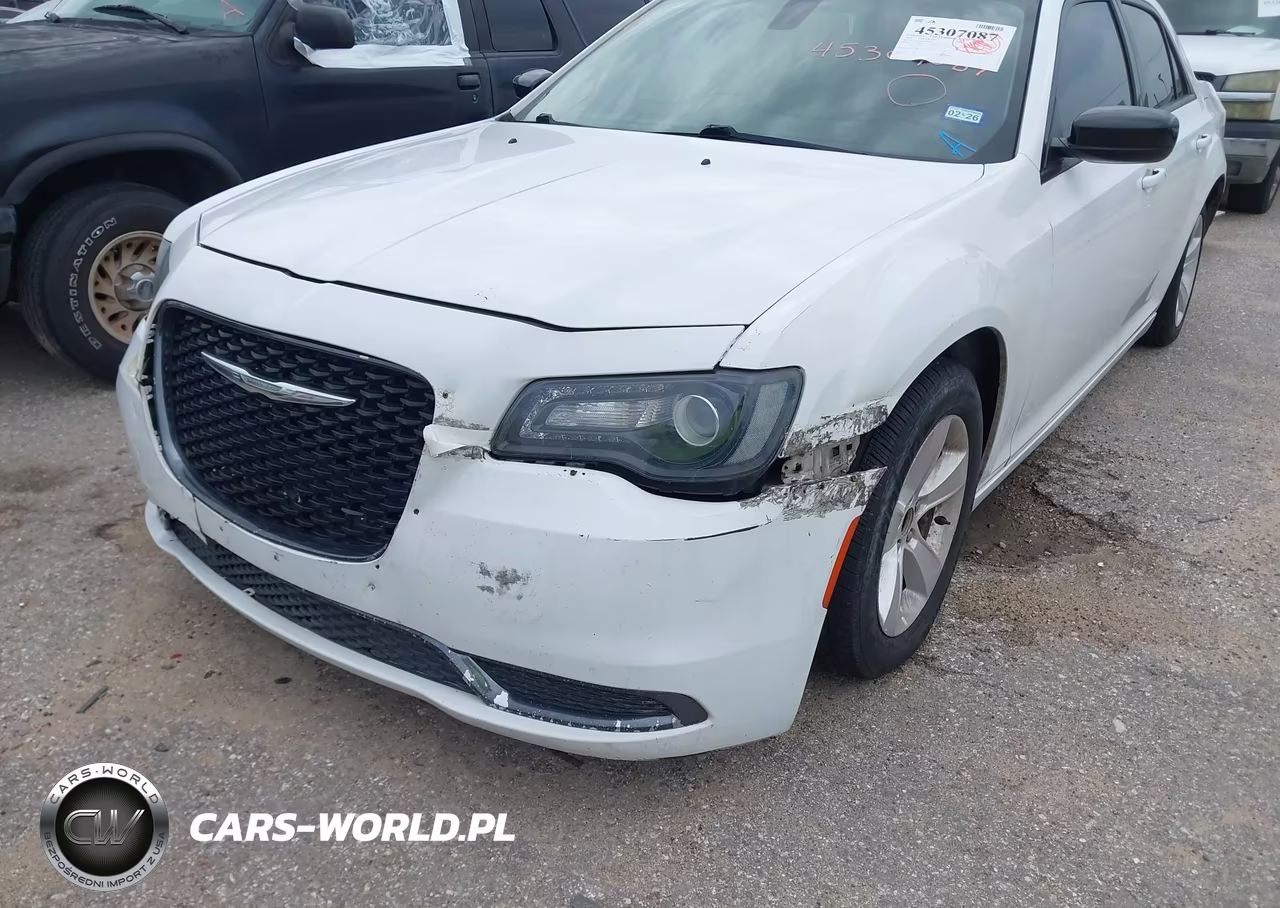 2018 Chrysler 300 Touring VIN:2C3CCAAG4JH291884 - 6