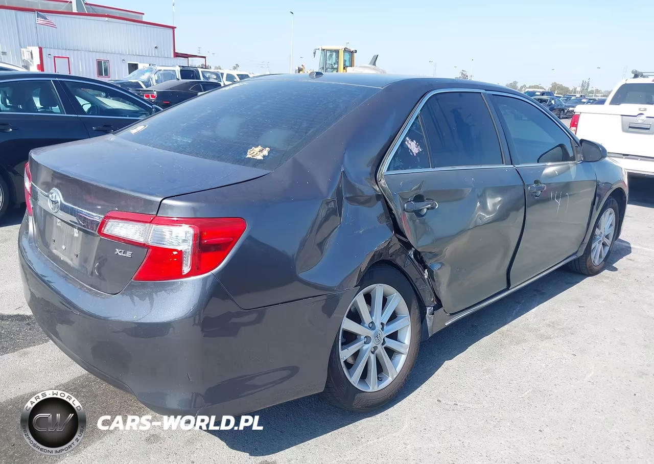 2014 Toyota Camry Xle VIN:4T4BF1FK3ER384895 - 4