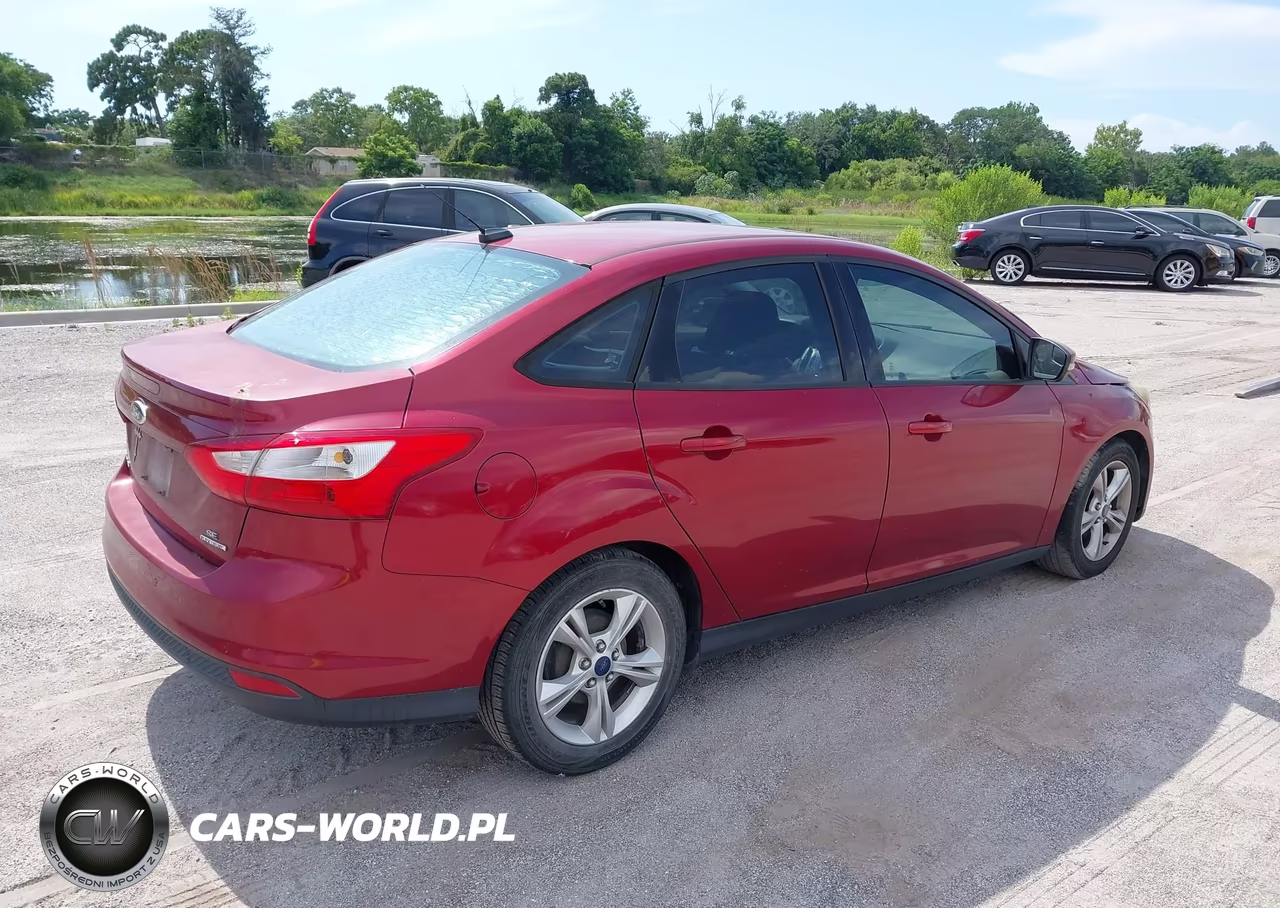 2014 Ford Focus Se VIN:1FADP3F26EL368265 - 4