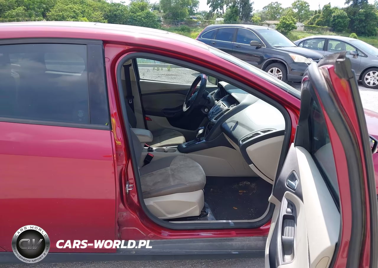 2014 Ford Focus Se VIN:1FADP3F26EL368265 - 5