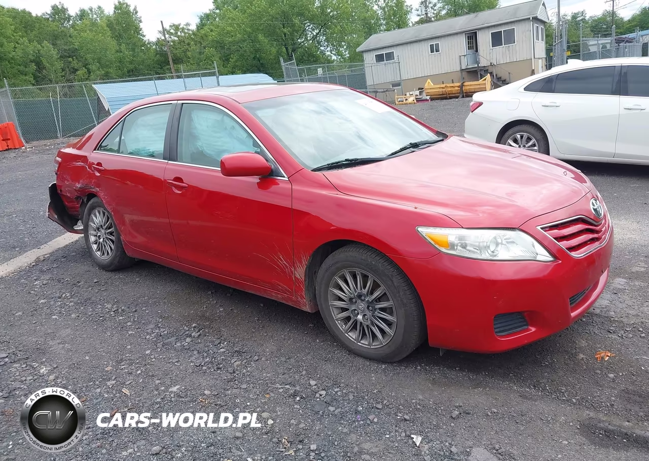2010 Toyota Camry Le – zdjęcie 1 z 14