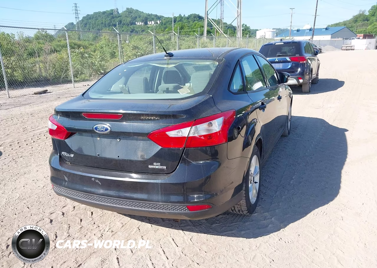2014 Ford Focus Se VIN:1FADP3F22EL425982 - 4