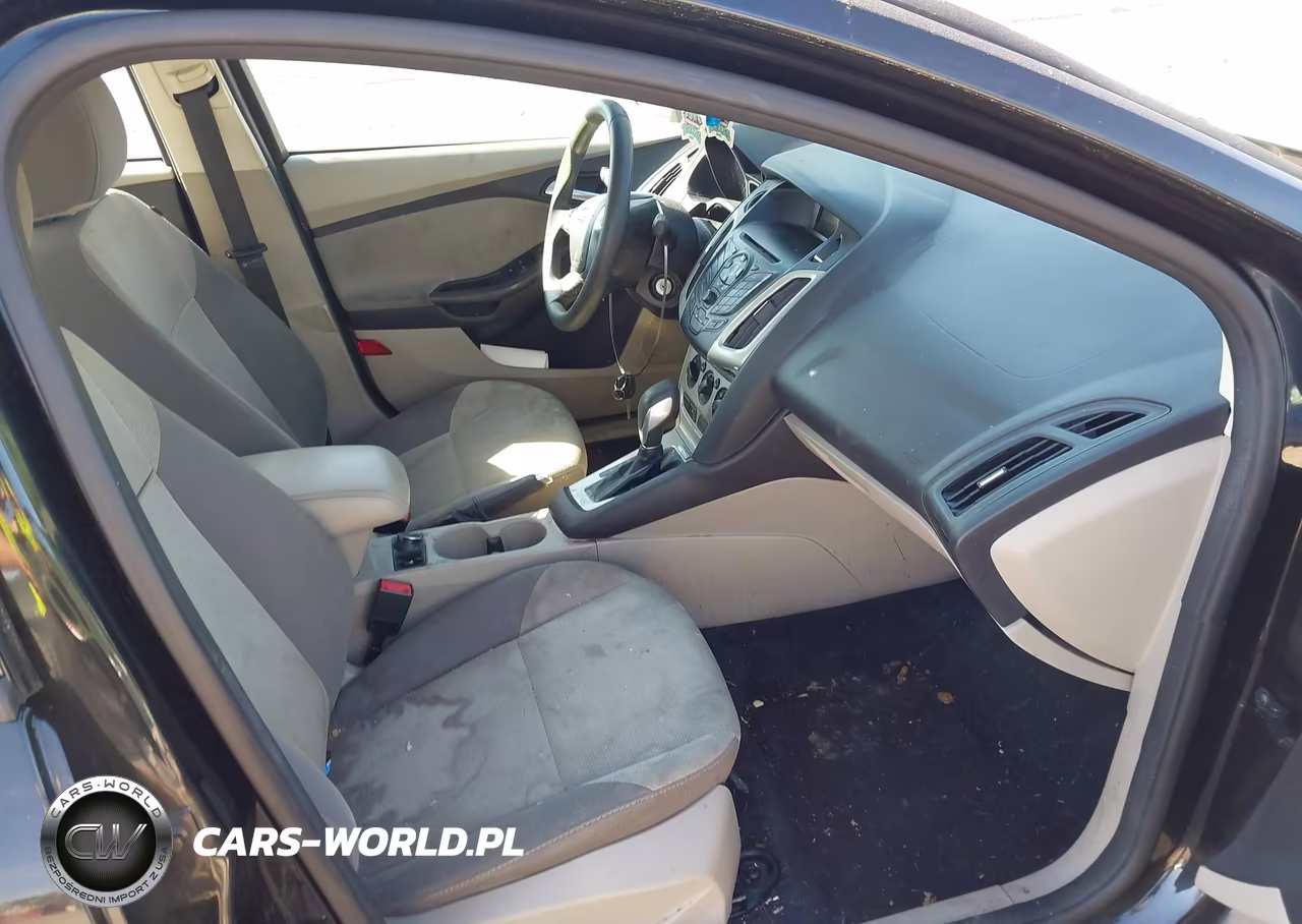 2014 Ford Focus Se VIN:1FADP3F22EL425982 - 5