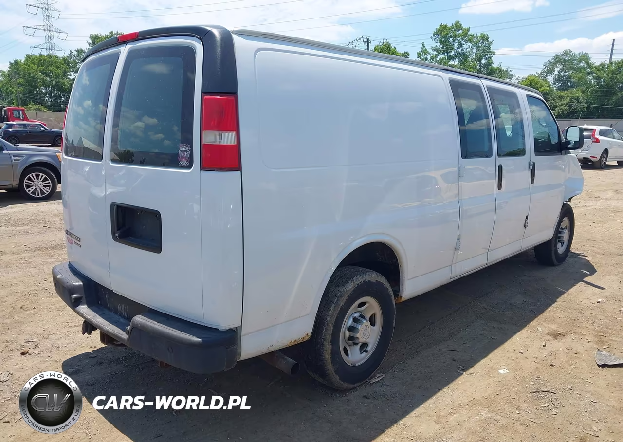 2015 Chevrolet Express 3500 Work Van VIN:1GCZGUCG6F1240627 - 4