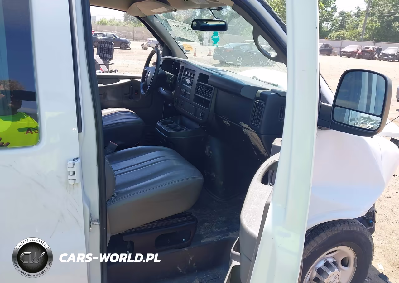 2015 Chevrolet Express 3500 Work Van VIN:1GCZGUCG6F1240627 - 5