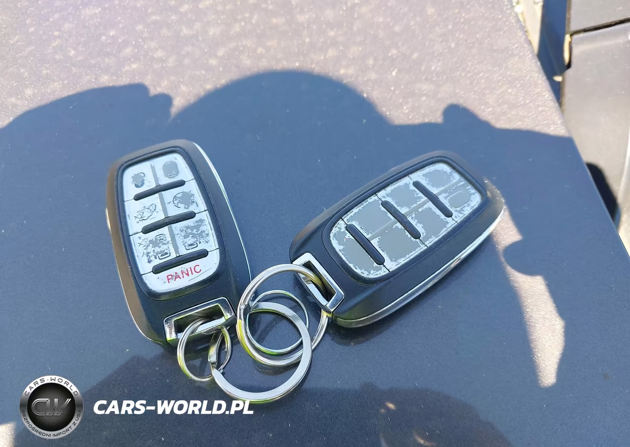 2019 Chrysler Pacifica Touring L Plus VIN:2C4RC1EG0KR629969 - 11
