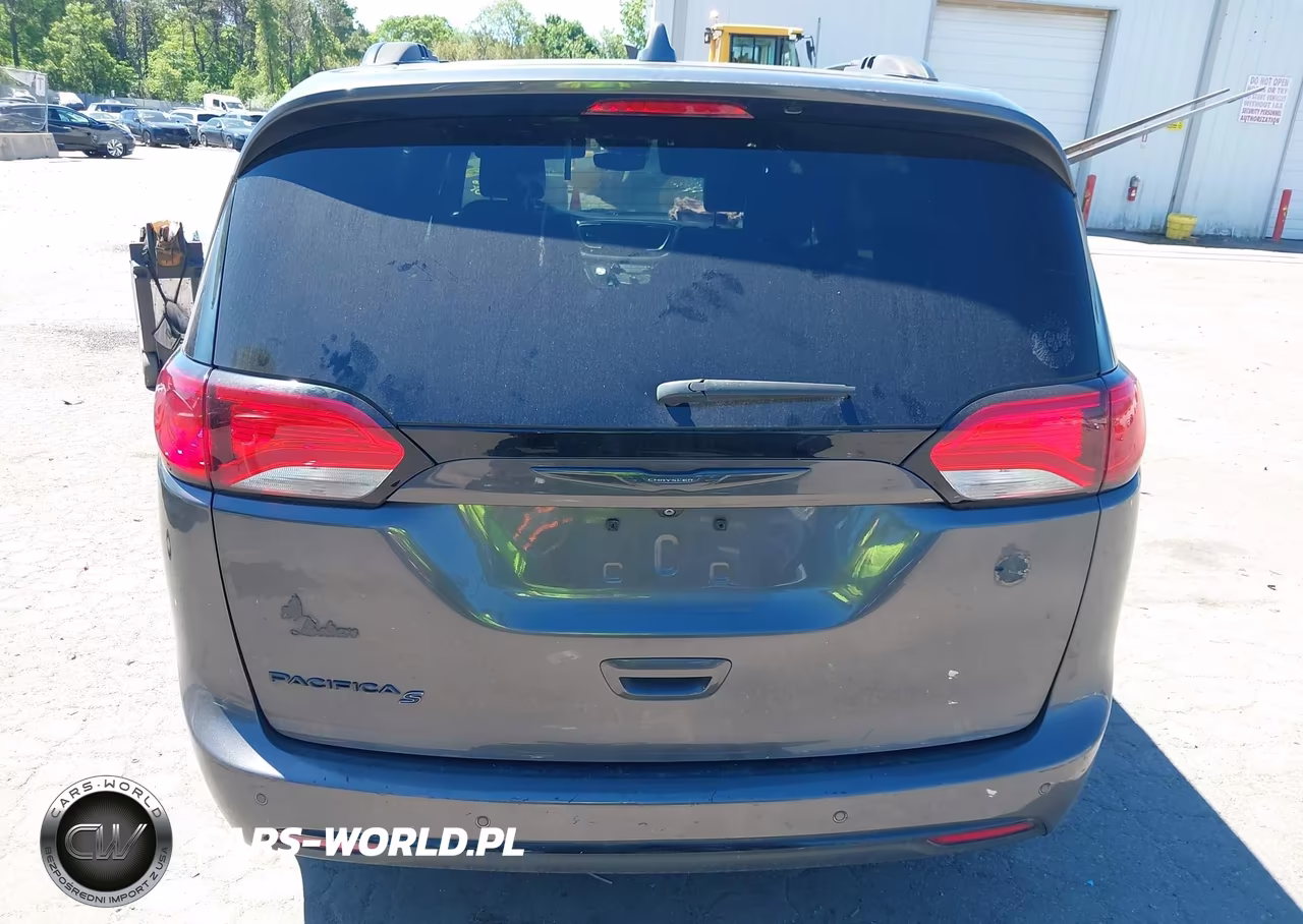 2019 Chrysler Pacifica Touring L Plus VIN:2C4RC1EG0KR629969 - 16