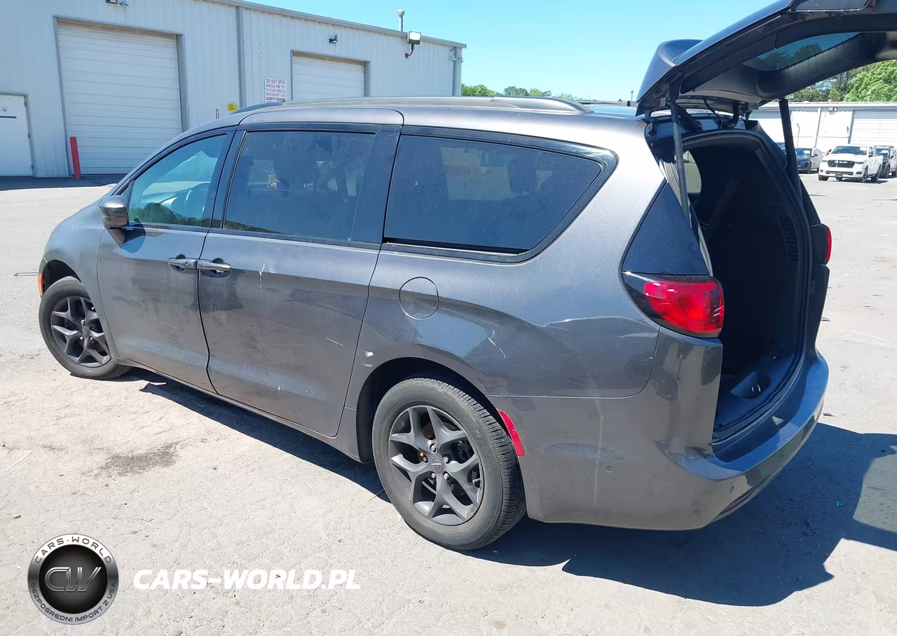 2019 Chrysler Pacifica Touring L Plus VIN:2C4RC1EG0KR629969 - 3