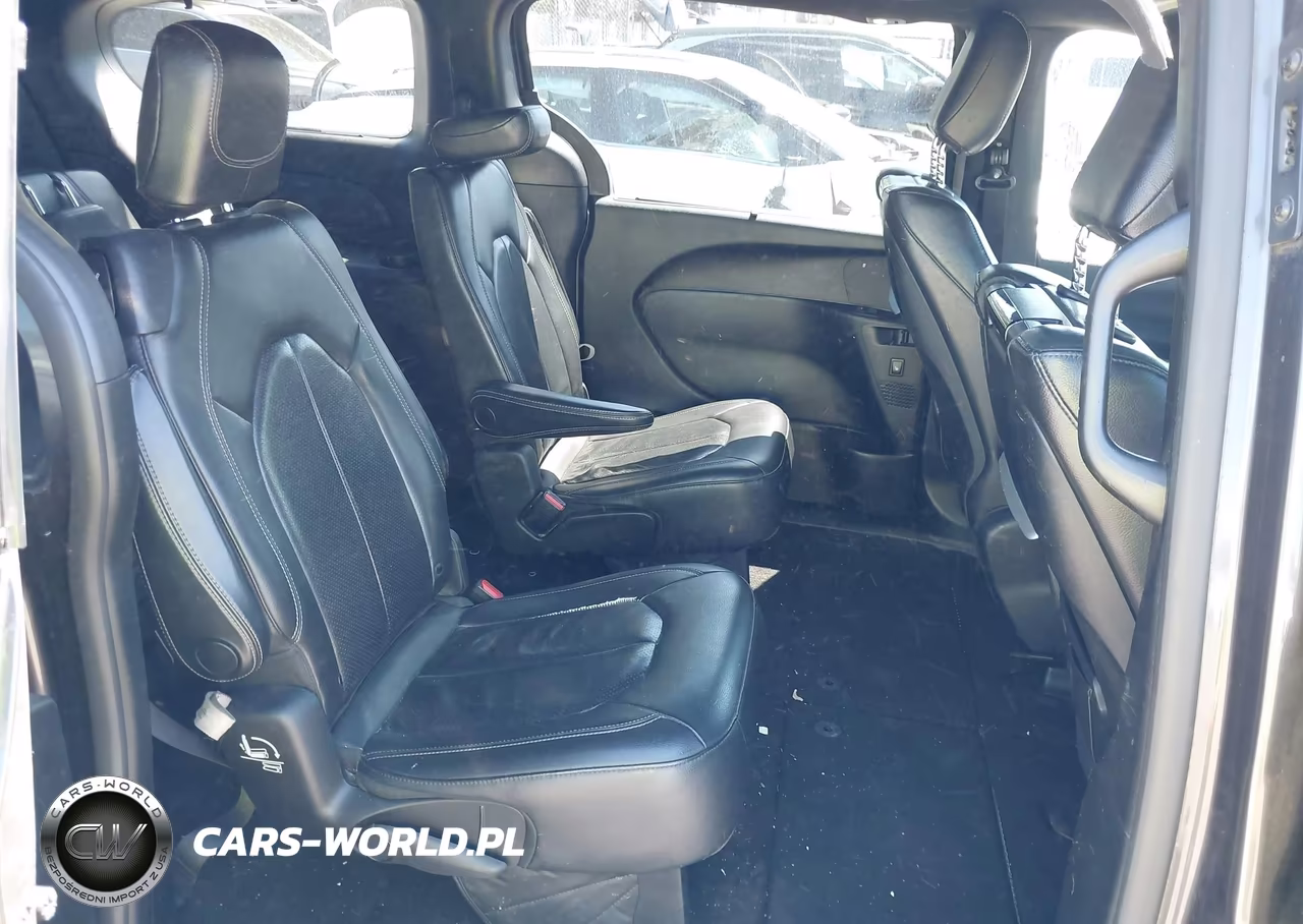 2019 Chrysler Pacifica Touring L Plus VIN:2C4RC1EG0KR629969 - 8