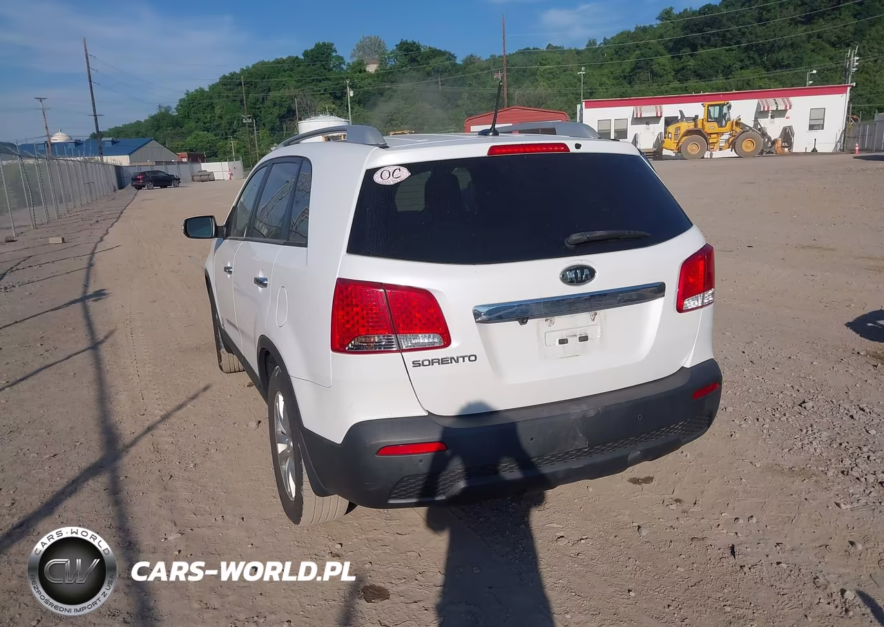 2011 Kia Sorento Lx V6 VIN:5XYKTDA26BG113133 - 3