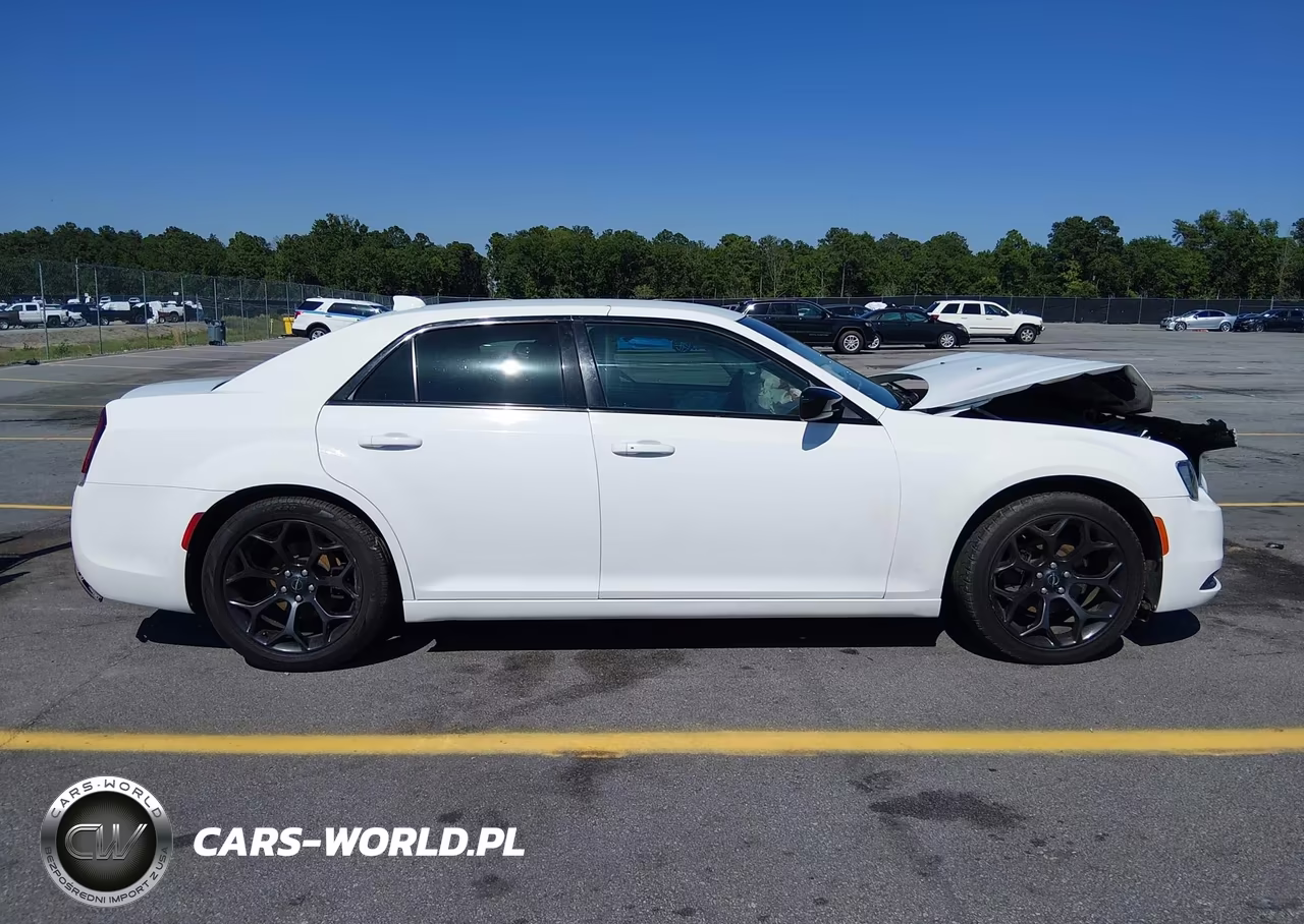 2020 Chrysler 300 Touring VIN:2C3CCAAG1LH112218 - 13