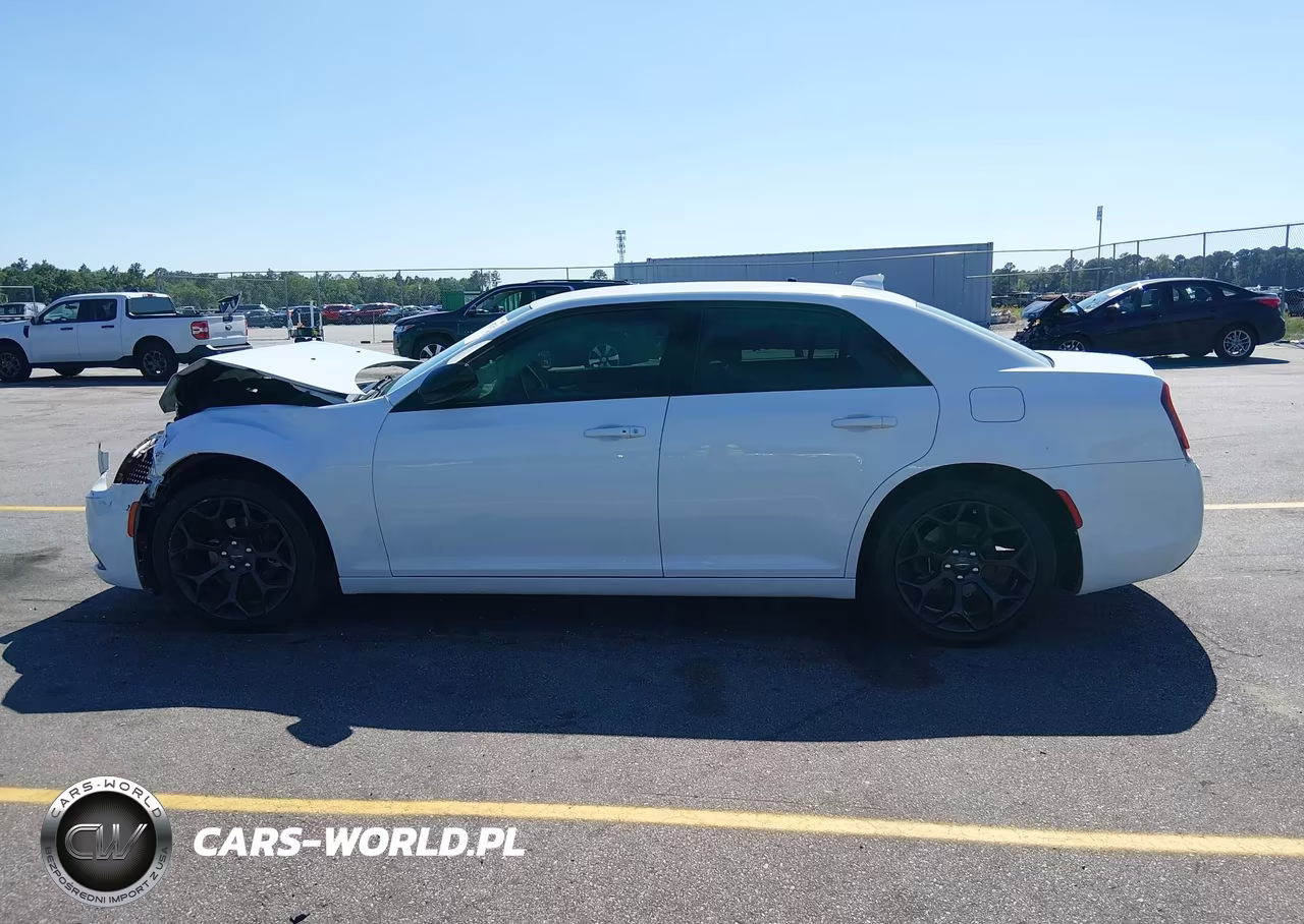 2020 Chrysler 300 Touring VIN:2C3CCAAG1LH112218 - 14