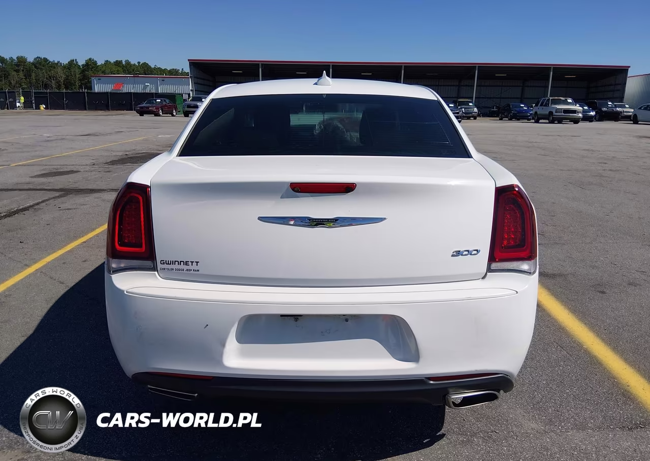 2020 Chrysler 300 Touring VIN:2C3CCAAG1LH112218 - 16