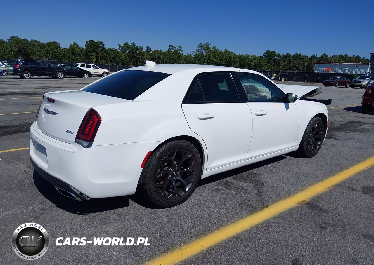 2020 Chrysler 300 Touring VIN:2C3CCAAG1LH112218 - 4