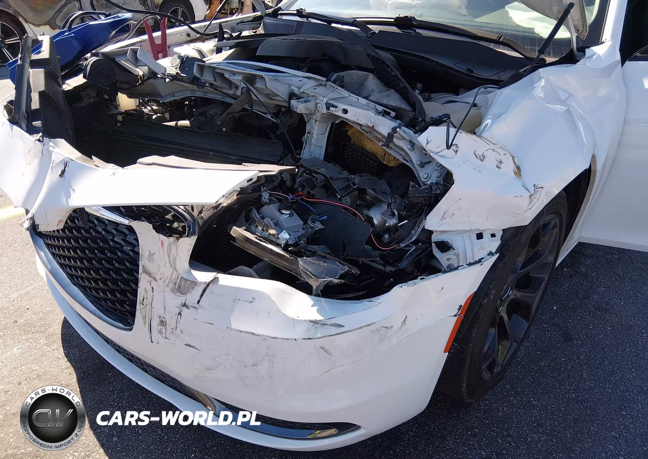 2020 Chrysler 300 Touring VIN:2C3CCAAG1LH112218 - 6
