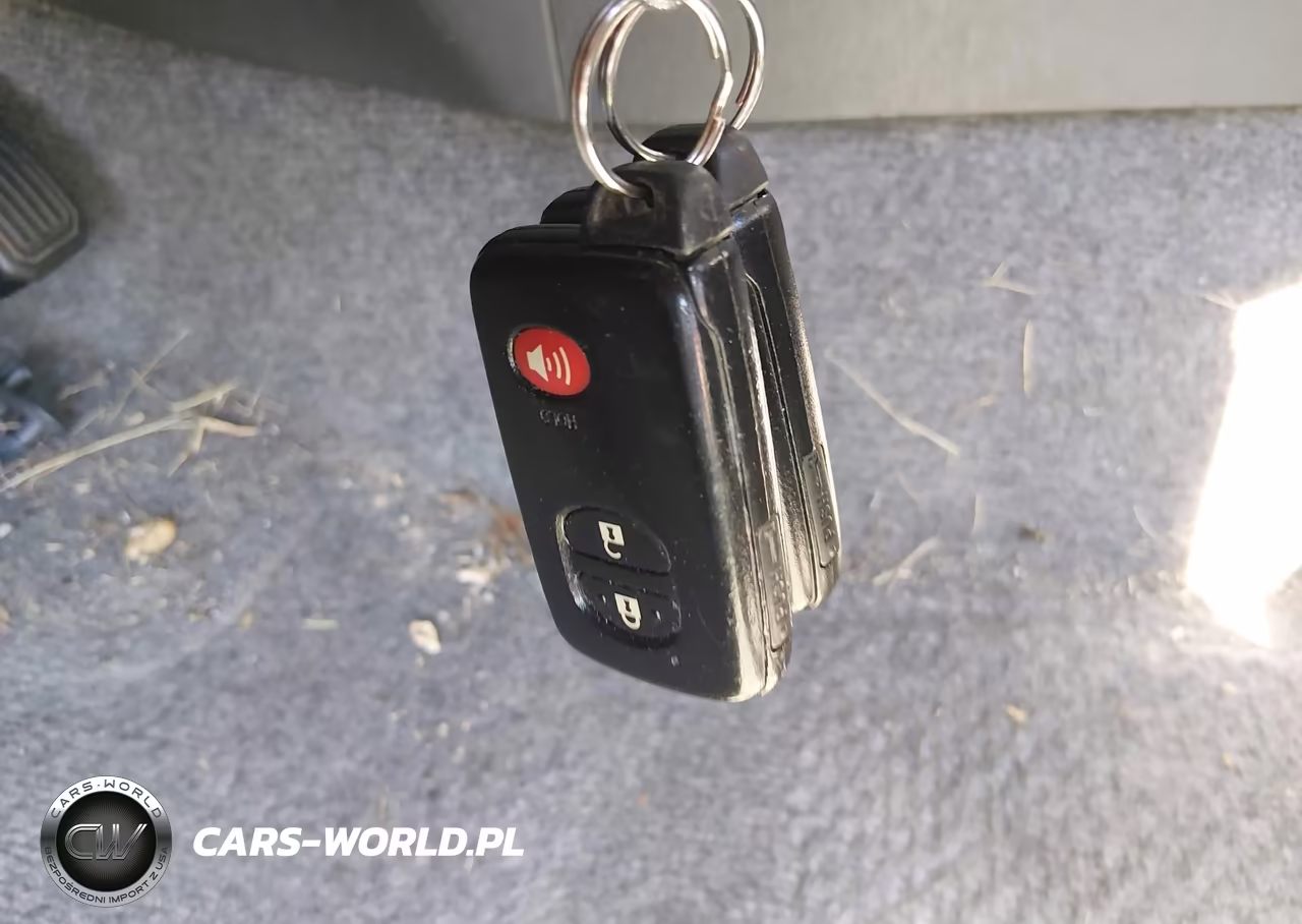 2011 Toyota Prius Two VIN:JTDKN3DU3B1392784 - 11