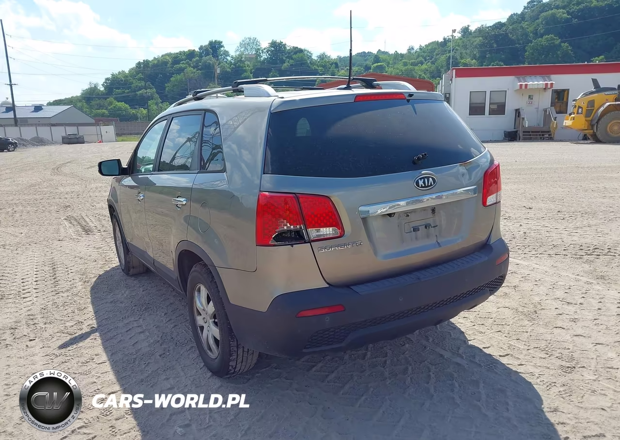 2011 Kia Sorento Lx VIN:5XYKTDA19BG129012 - 3
