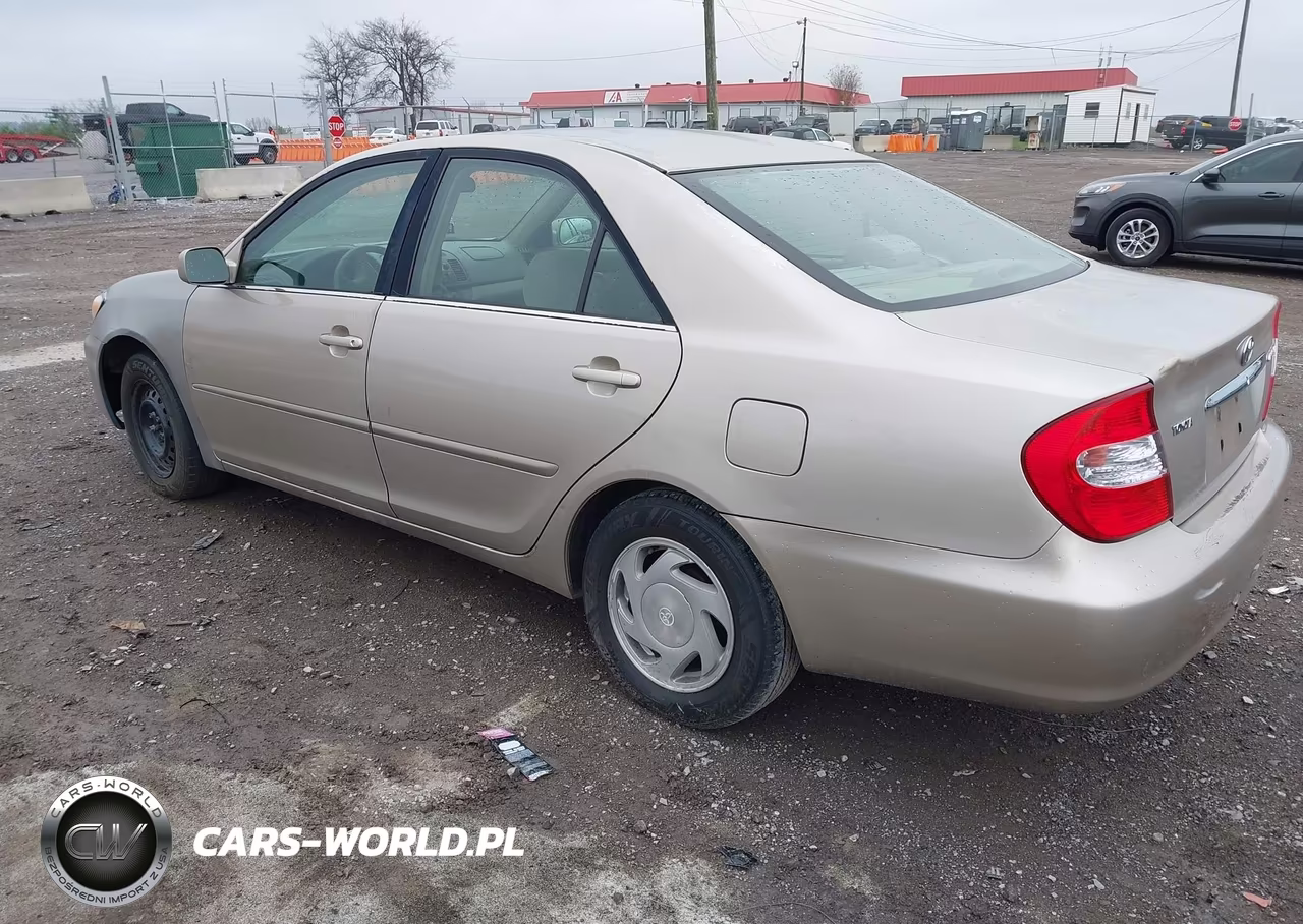 2004 Toyota Camry Le VIN:4T1BE32K84U880028 - 3