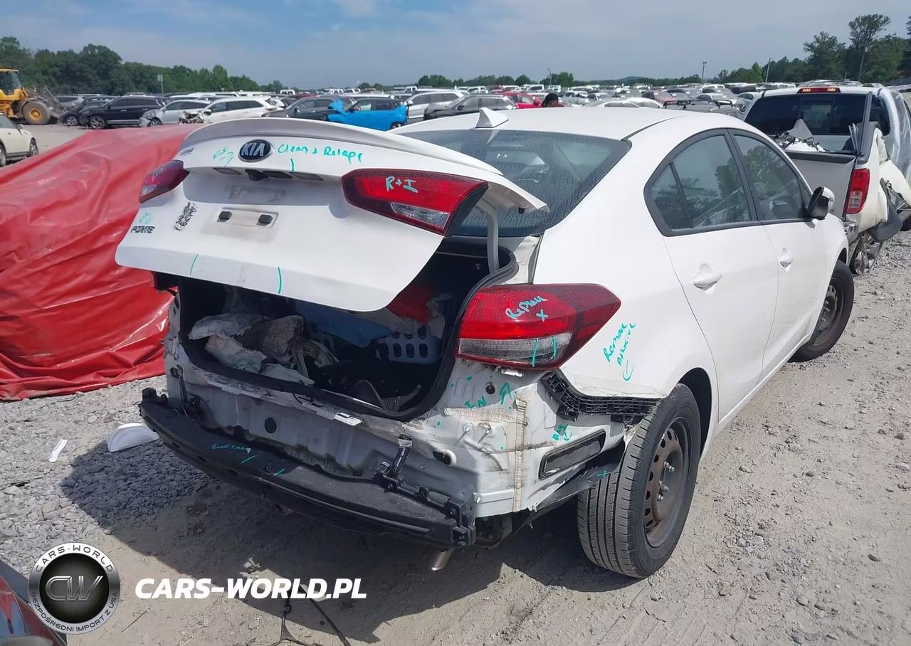 2018 Kia Forte Lx VIN:3KPFL4A77JE215761 - 4