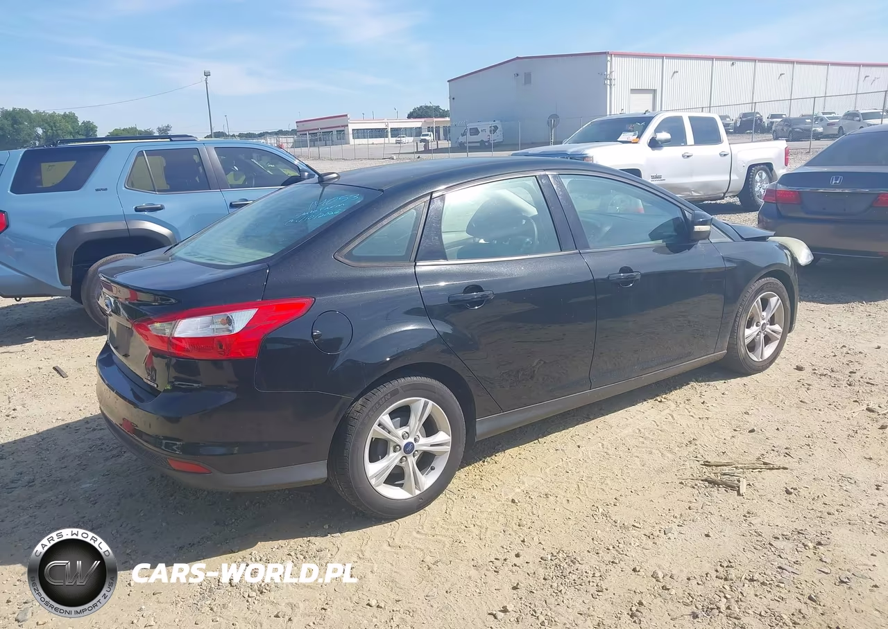 2014 Ford Focus Se VIN:1FADP3F2XEL425454 - 4