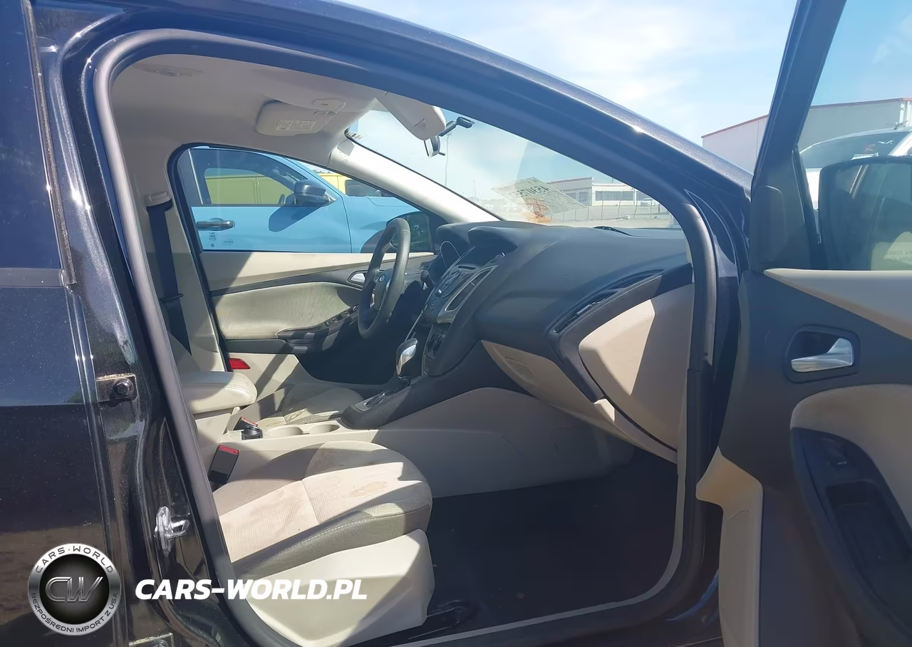 2014 Ford Focus Se VIN:1FADP3F2XEL425454 - 5