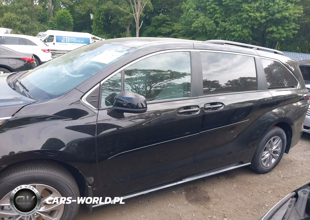 2026 Toyota Sienna Le VIN:5TDKRKEC3TS322131 - 14