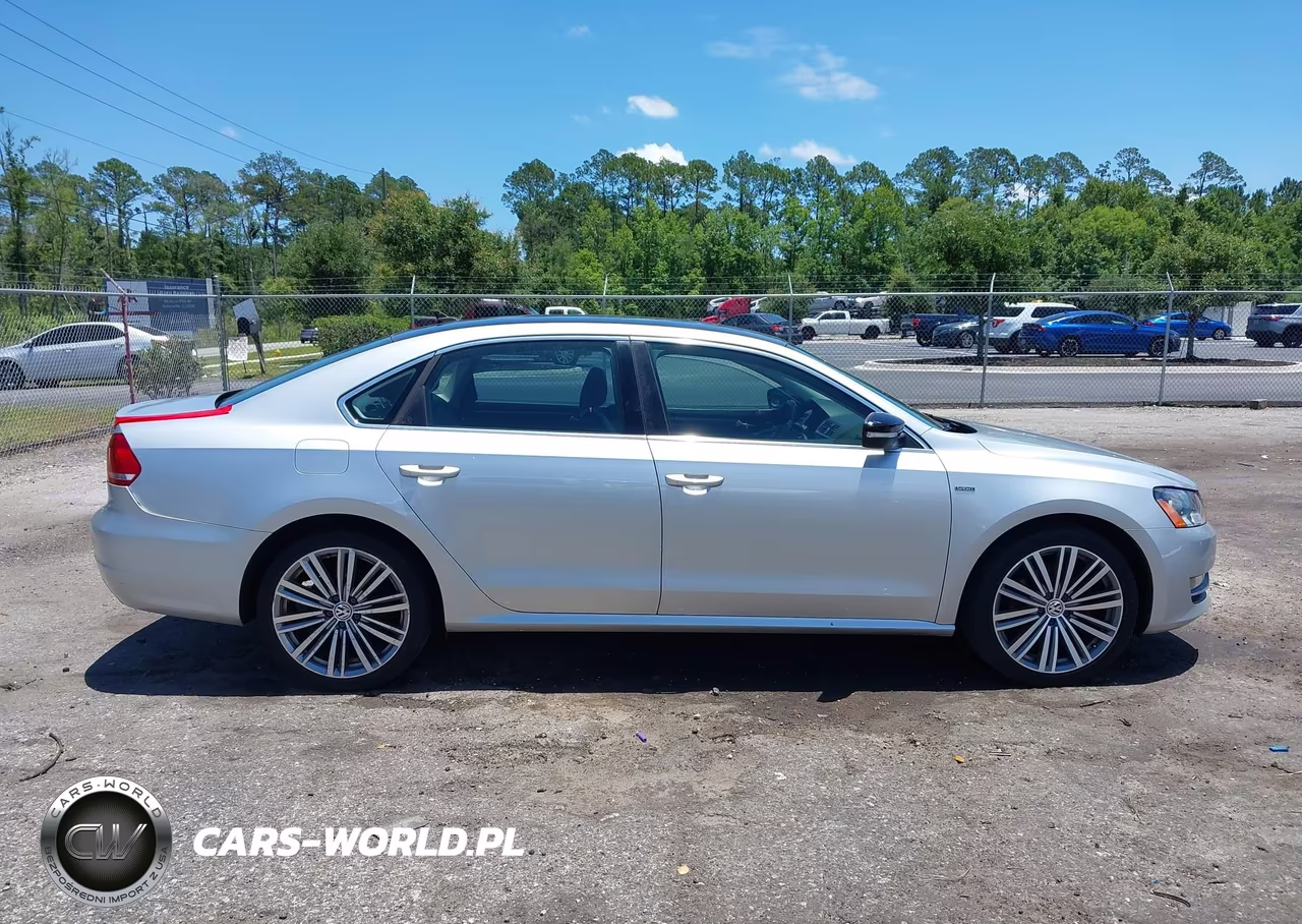 2015 Volkswagen Passat 1.8T Sport VIN:1VWBT7A30FC102971 - 13