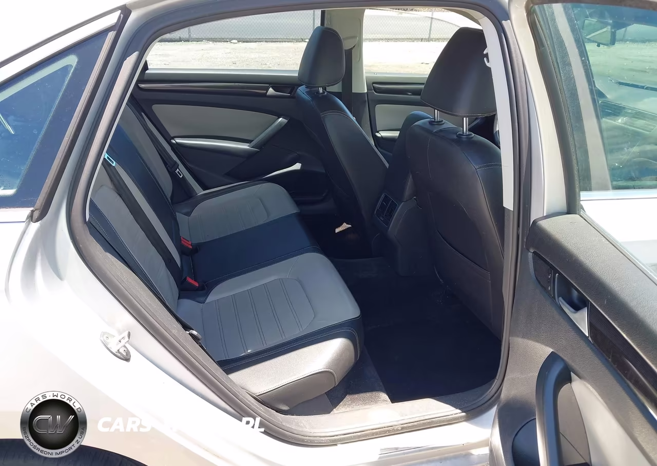 2015 Volkswagen Passat 1.8T Sport VIN:1VWBT7A30FC102971 - 8