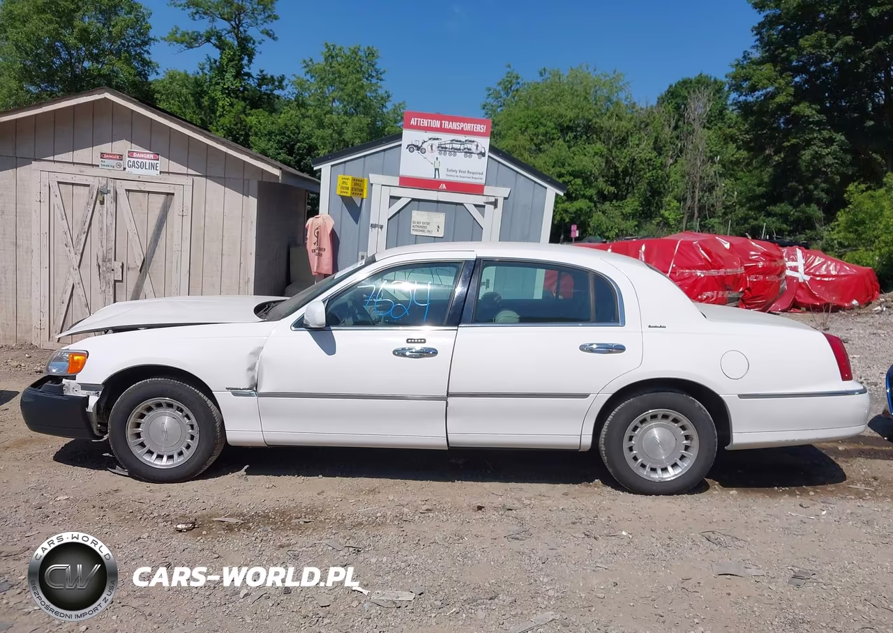 2000 Lincoln Town Car Executive VIN:1LNHM81W6YY880235 - 14