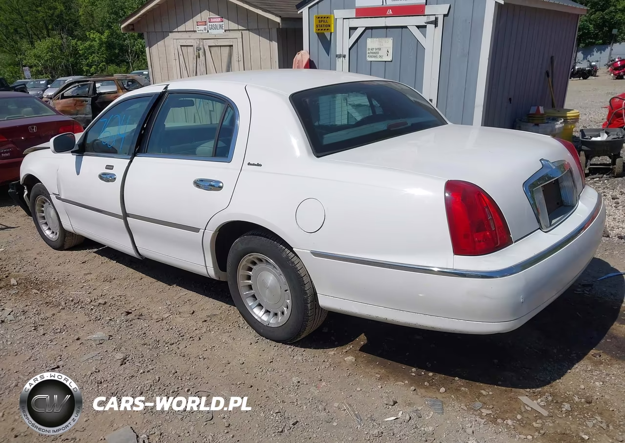 2000 Lincoln Town Car Executive VIN:1LNHM81W6YY880235 - 3