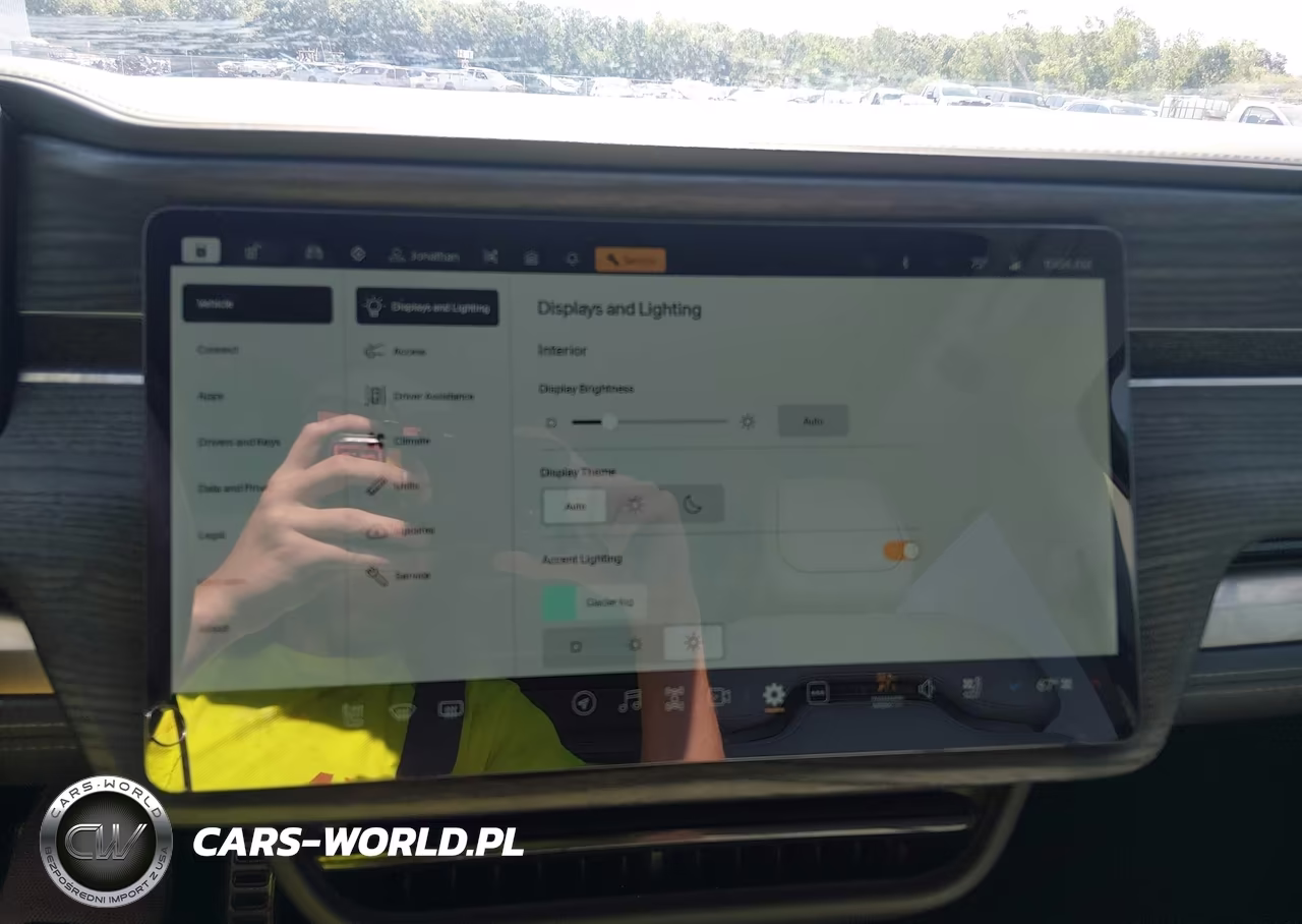 2023 Rivian R1S Adventure VIN:7PDSGABA3PN014299 - 18