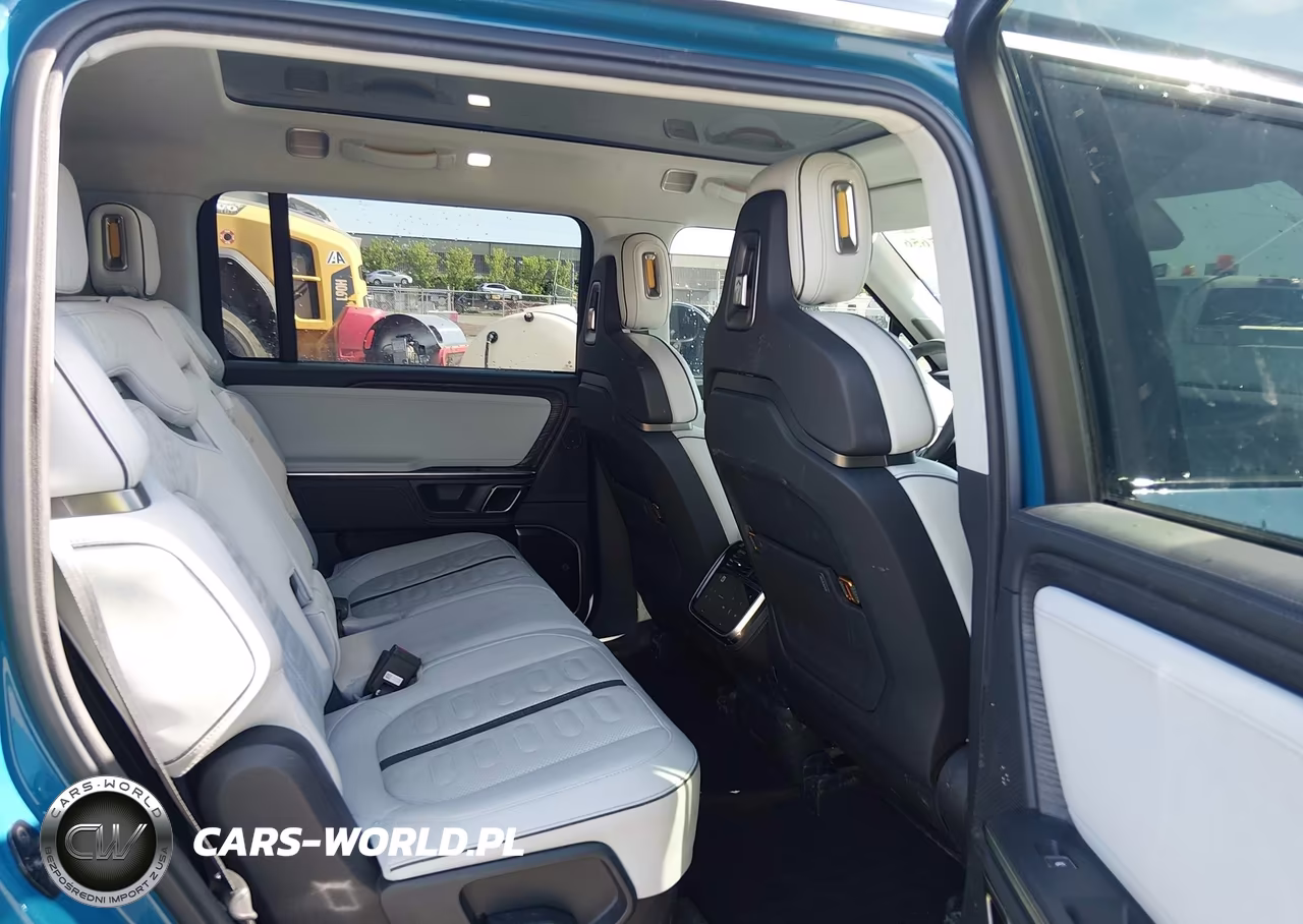 2023 Rivian R1S Adventure VIN:7PDSGABA3PN014299 - 8