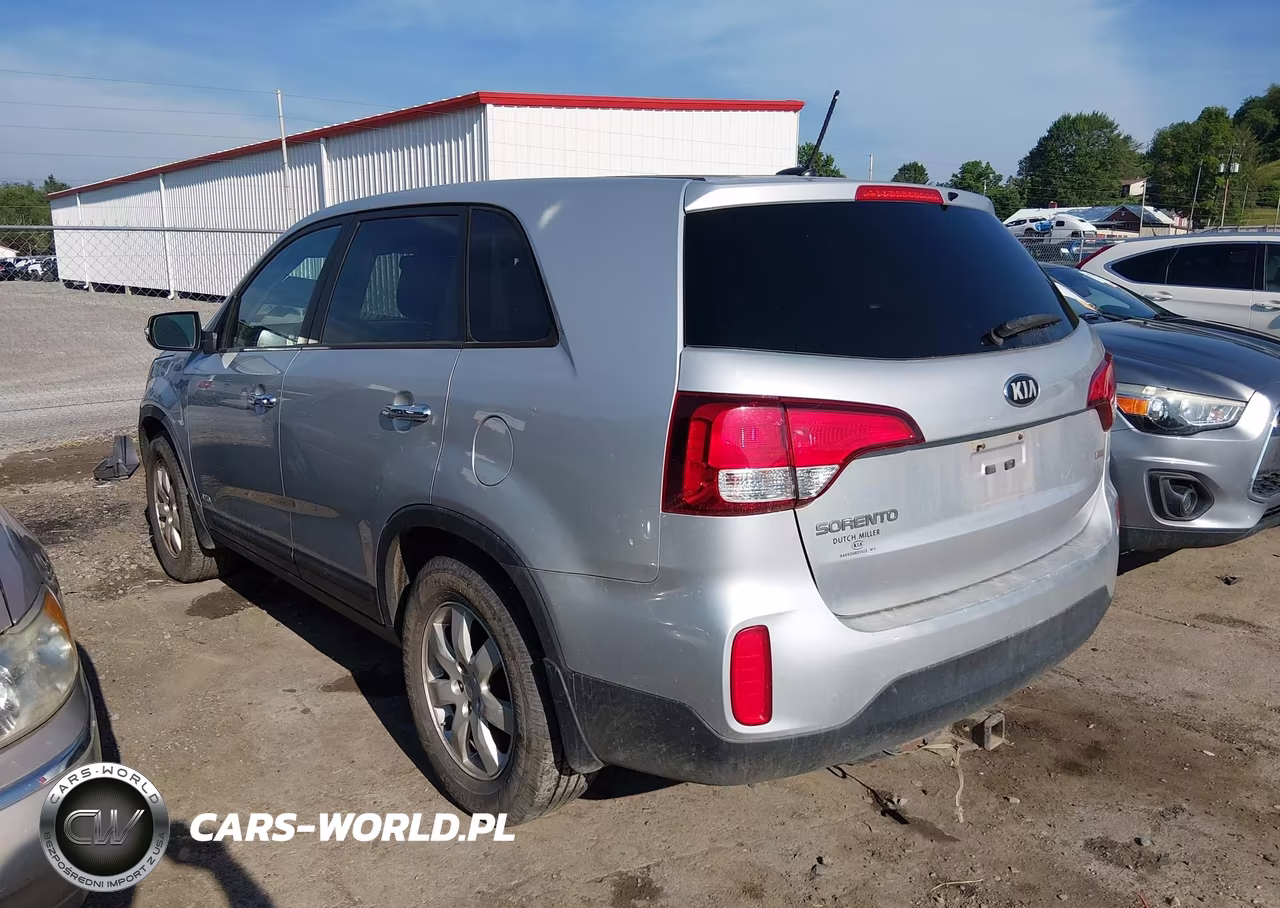 2015 Kia Sorento Lx VIN:5XYKTCA60FG610973 - 3