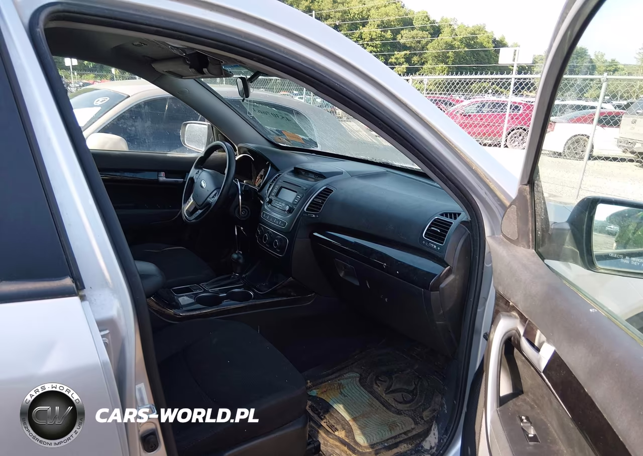 2015 Kia Sorento Lx VIN:5XYKTCA60FG610973 - 5