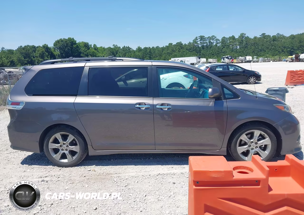 2013 Toyota Sienna Se 8 Passenger VIN:5TDXK3DC9DS384667 - 13