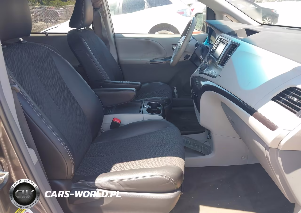 2013 Toyota Sienna Se 8 Passenger VIN:5TDXK3DC9DS384667 - 5