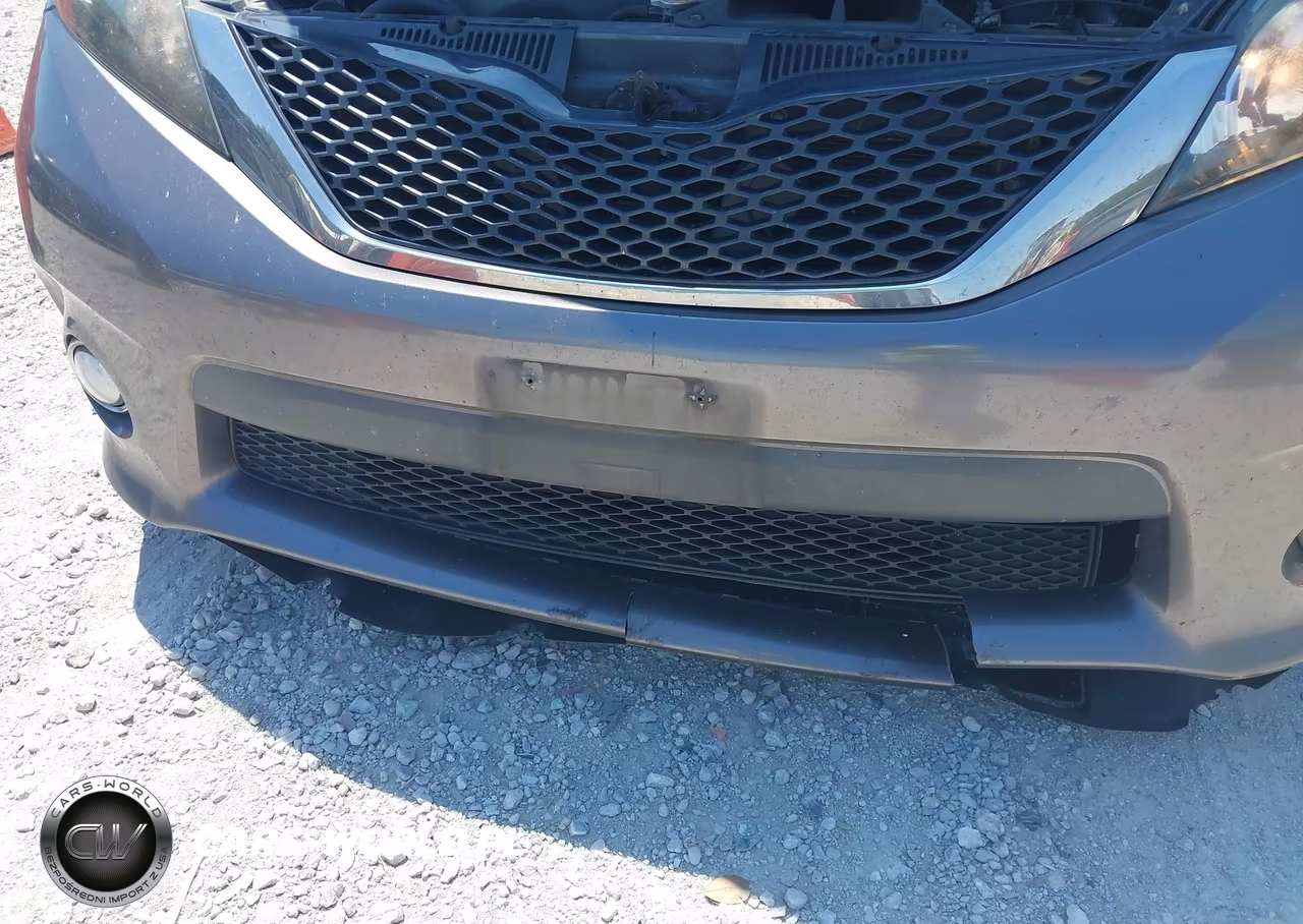 2013 Toyota Sienna Se 8 Passenger VIN:5TDXK3DC9DS384667 - 6