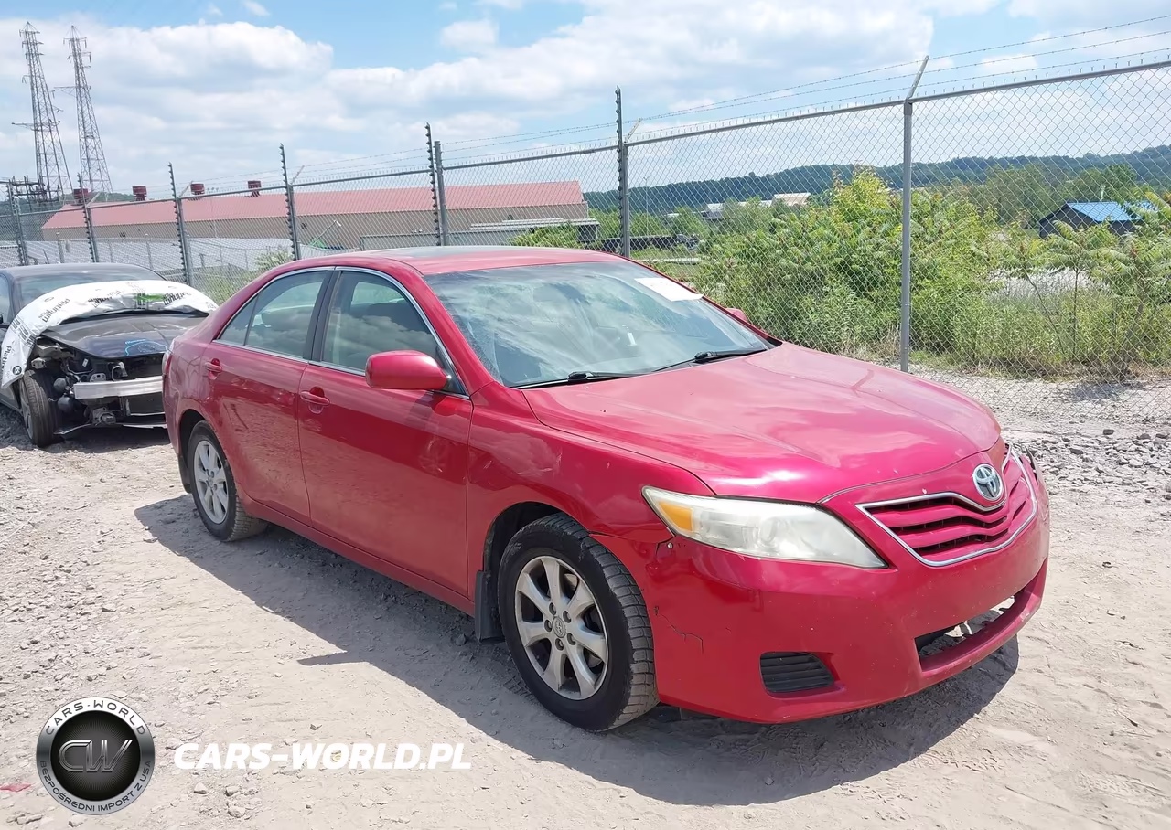 2011 Toyota Camry Le – zdjęcie 1 z 13