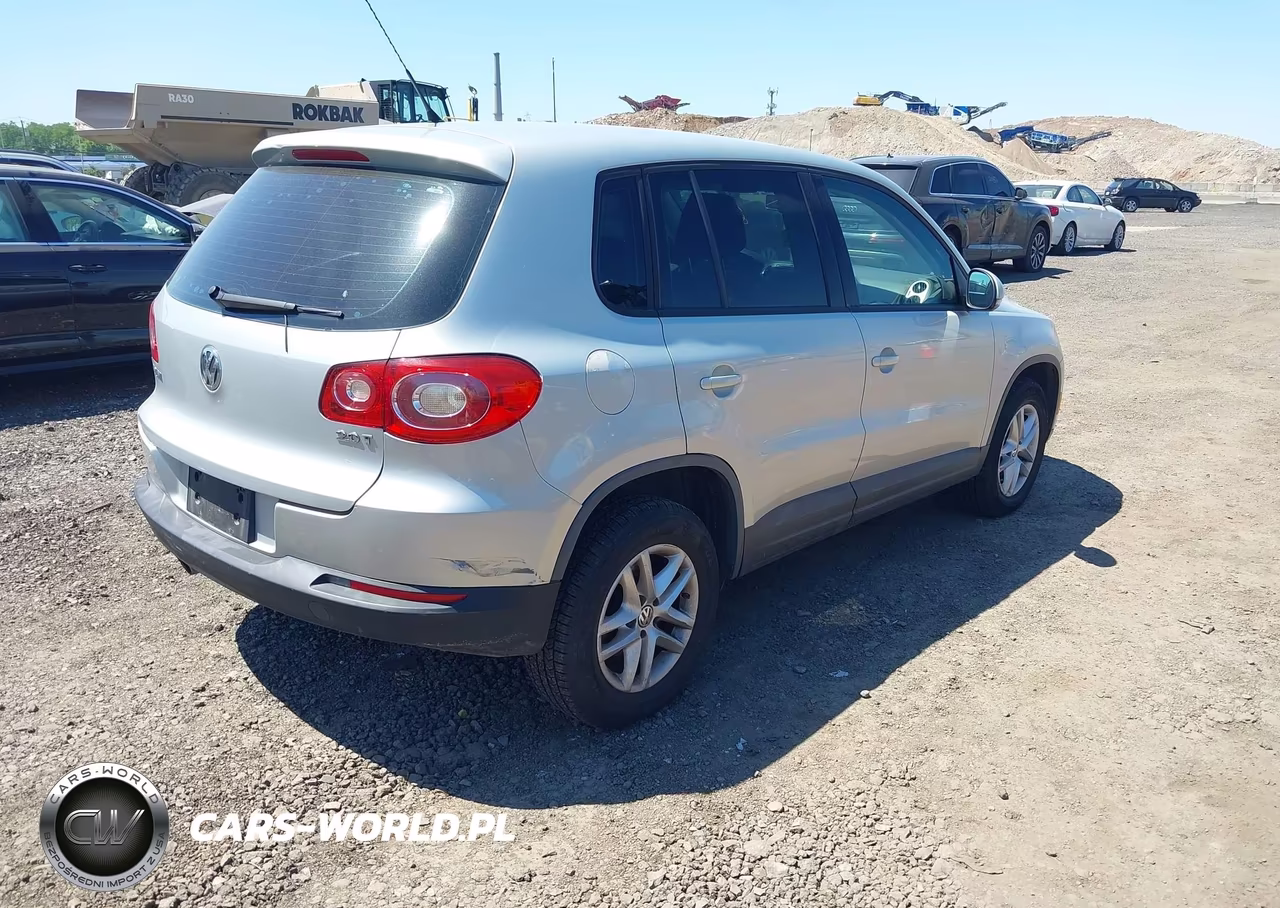 2011 Volkswagen Tiguan S VIN:WVGAV7AX8BW552383 - 4