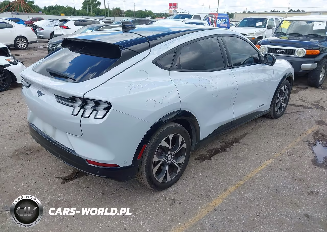 2021 Ford Mustang Mach-E Premium VIN:3FMTK3SU7MMA01346 - 4