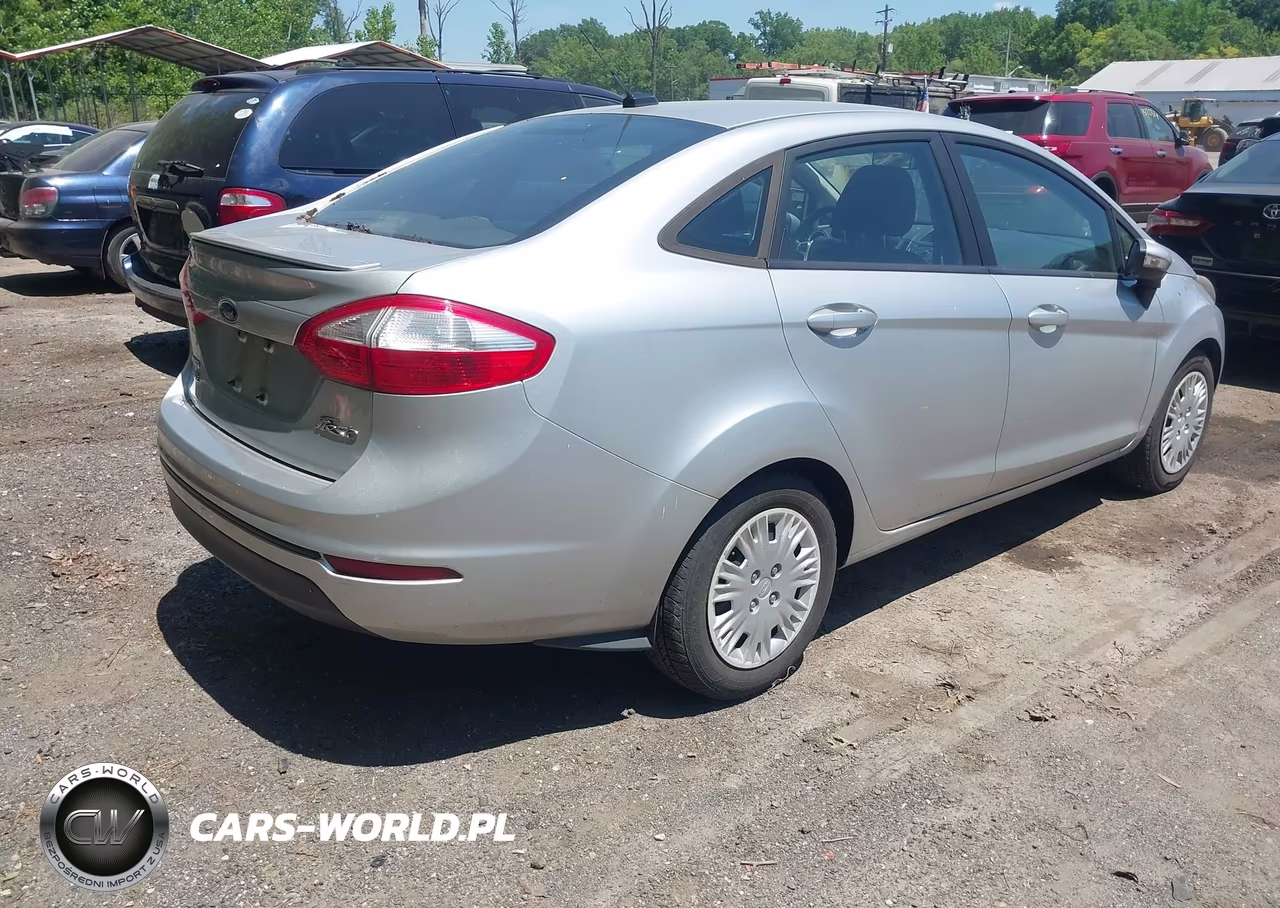 2015 Ford Fiesta Se VIN:3FADP4BE7FM166914 - 4